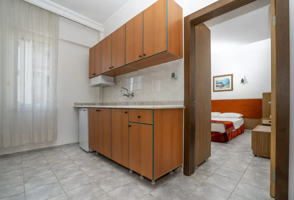 ECONOMY SUITE, AIR CONDITIONING WITH EXTRA FEE
