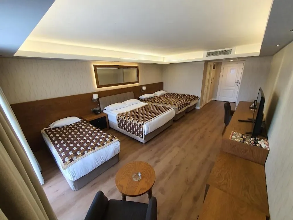 Standard Dört Kişilik Oda, Kısmi Deniz Manzaralı