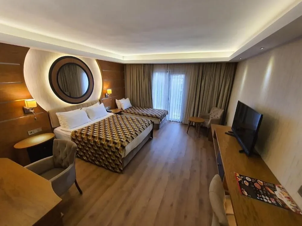 Standard Üç Kişilik Oda, Kısmi Deniz Manzaralı