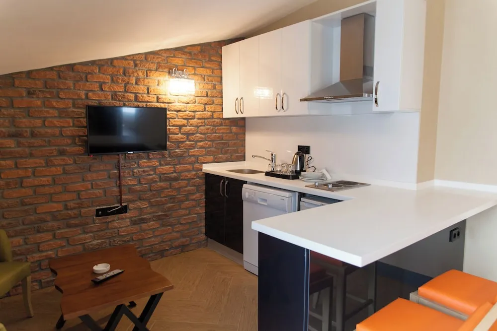 1 + 1 TERASLI MODERN SUIT (2 PERSON)