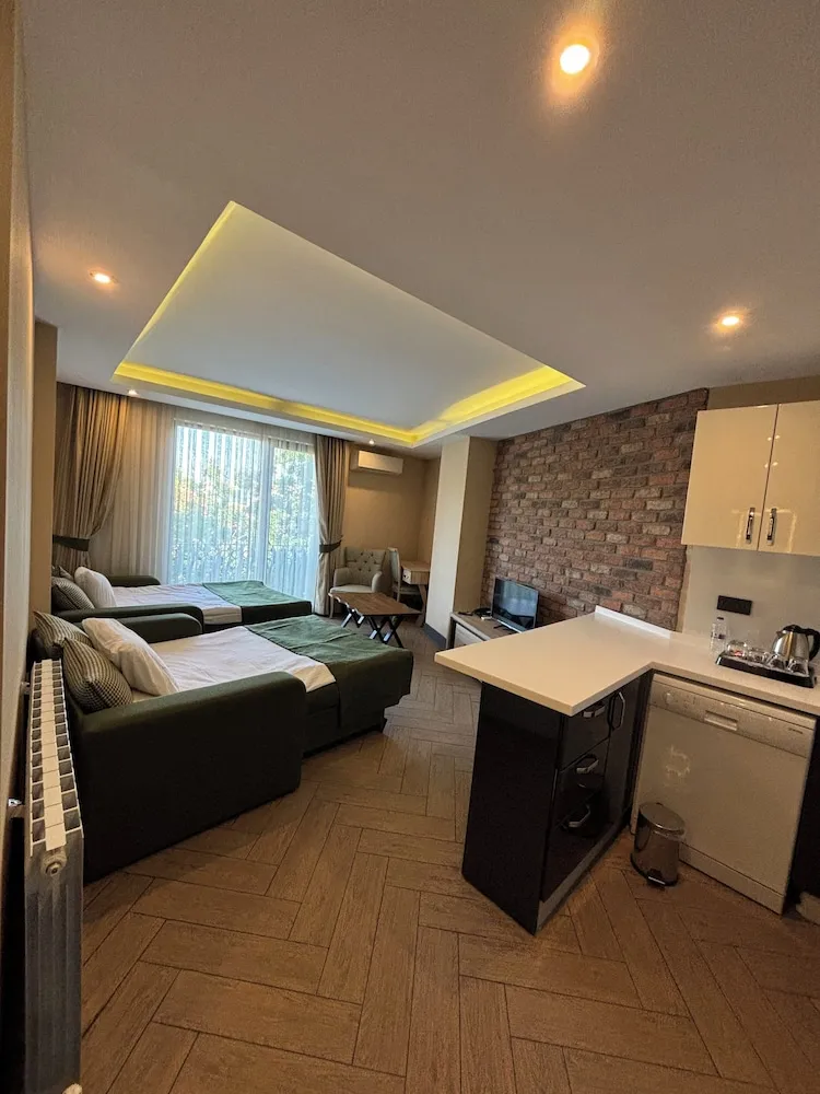 1 + 1 MANZARALI MODERN SUIT (4 PERSON)