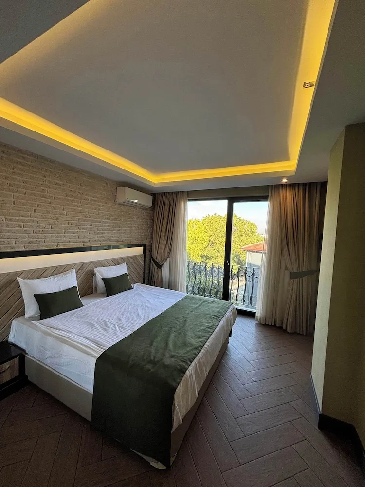 1 + 1 MANZARALI MODERN SUIT (4 PERSON)