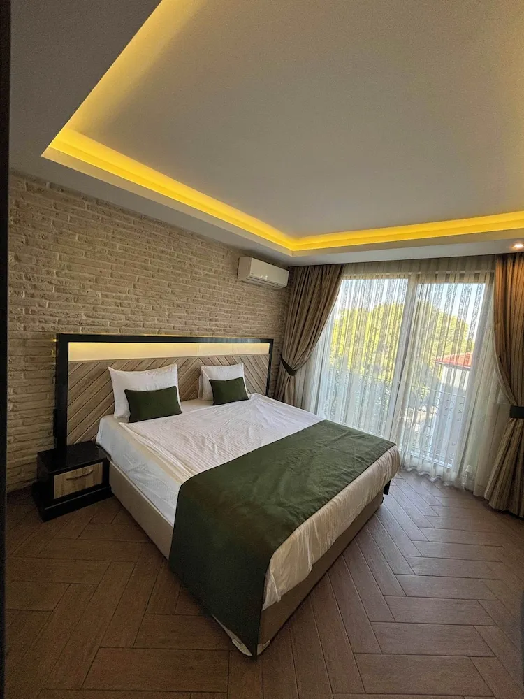 1 + 1 MANZARALI MODERN SUIT (4 PERSON)