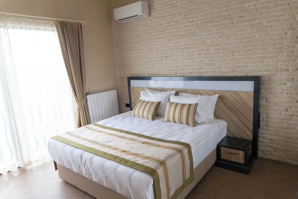 1 + 1 TERASLI MODERN SUIT (4 PERSON)