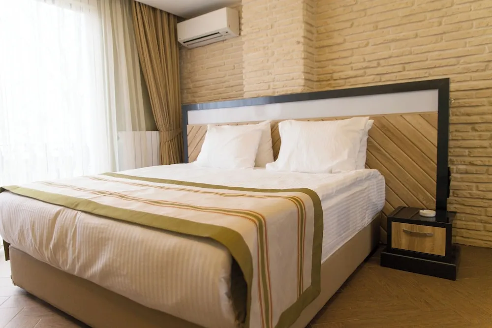 1 + 1 TERASLI MODERN SUIT (4 PERSON)