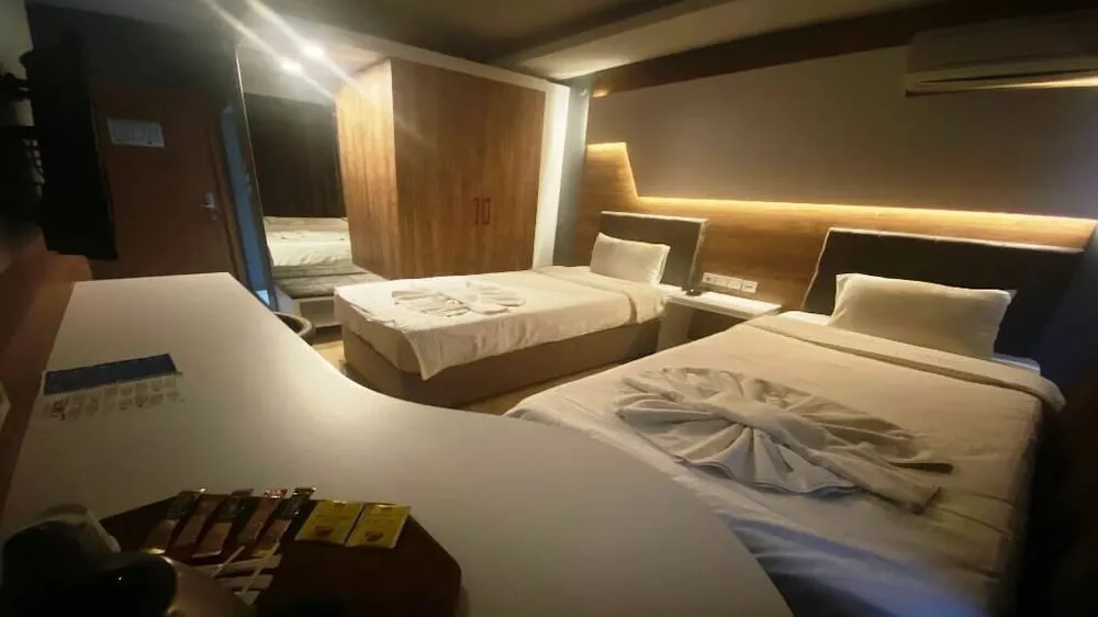 Tek Büyük veya İki Ayrı Yataklı Oda, Şehir Manzaralı