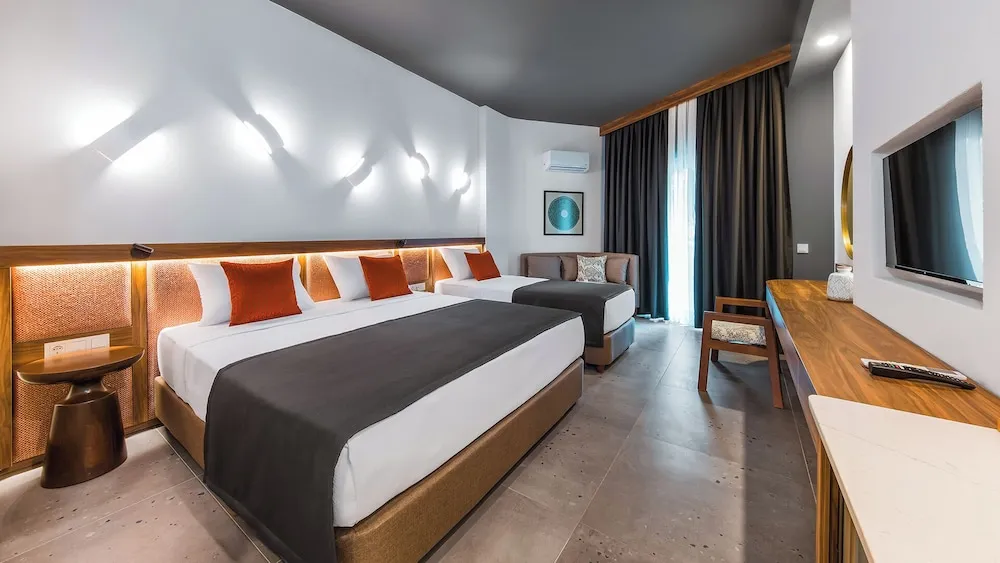 Deluxe Triple Room with Pool View