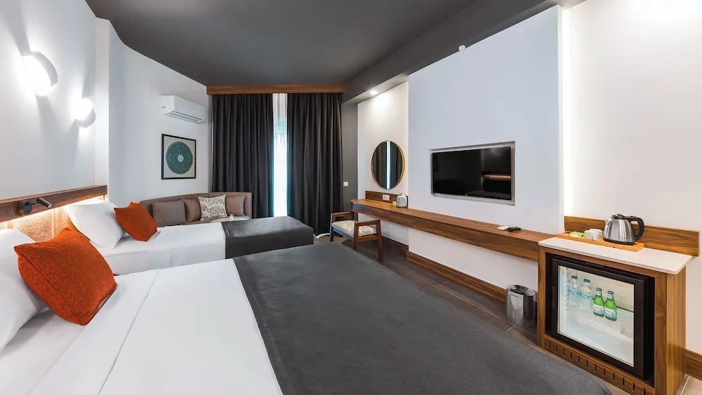 Deluxe Triple Room