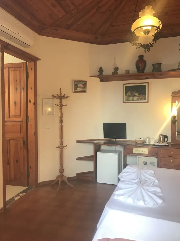 Tek Büyük veya İki Ayrı Yataklı Oda, Bahçe Manzaralı