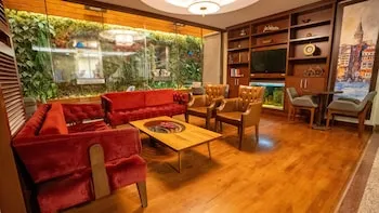 Golden Siyav Hotel