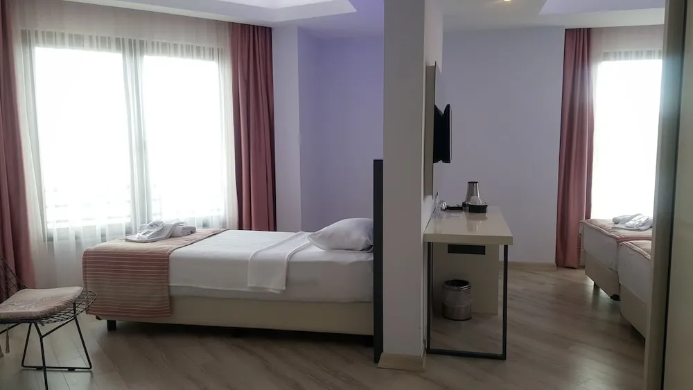 Üç Kişilik Oda