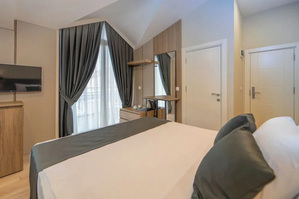 Deluxe Tek Büyük Yataklı Oda