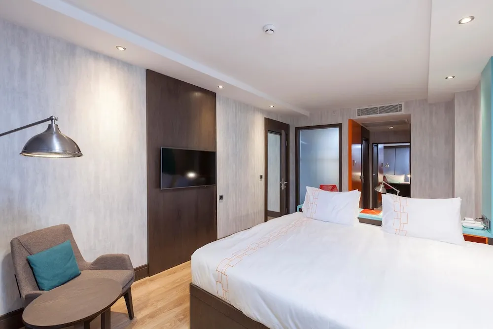 Standard Oda, 1 Büyük (Queen) Boy Yatak, Sigara İçilmez, Balkon