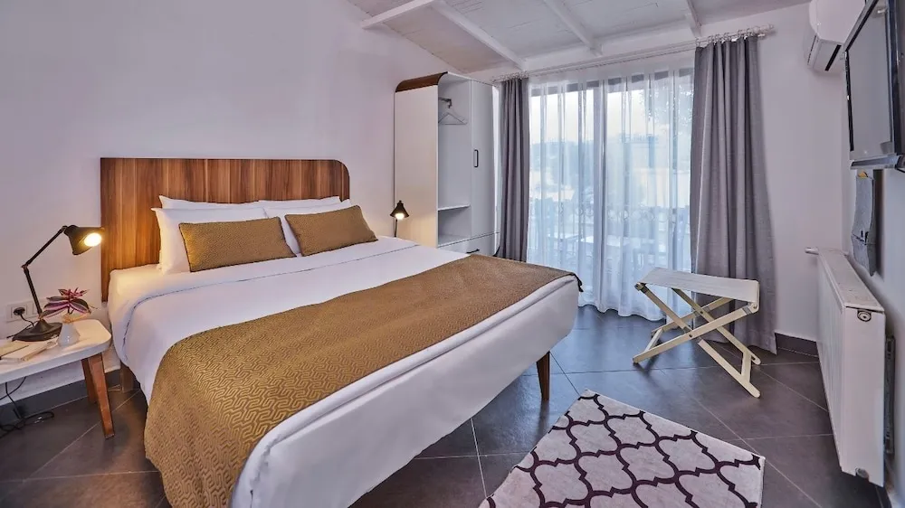 Deluxe Tek Büyük Yataklı Oda, Bahçe Manzaralı