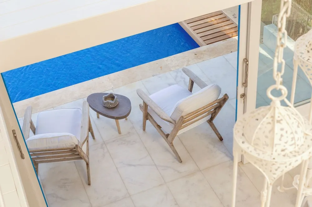 Signature Suite (Lotus)
