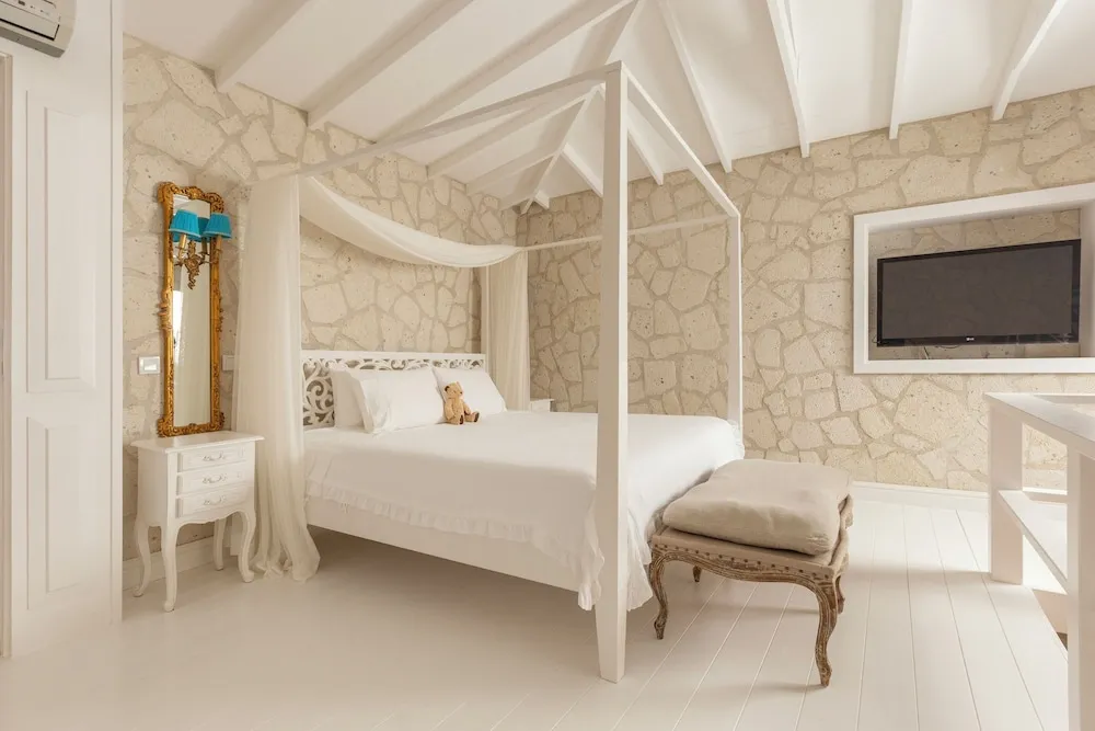 Signature Suite (Lotus)