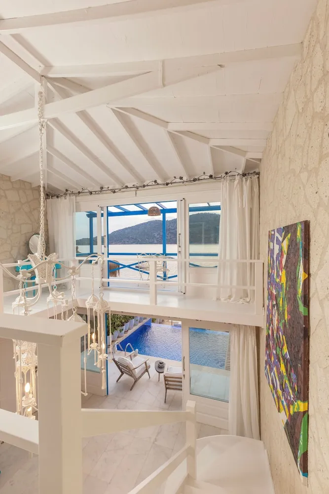 Signature Suite (Lotus)