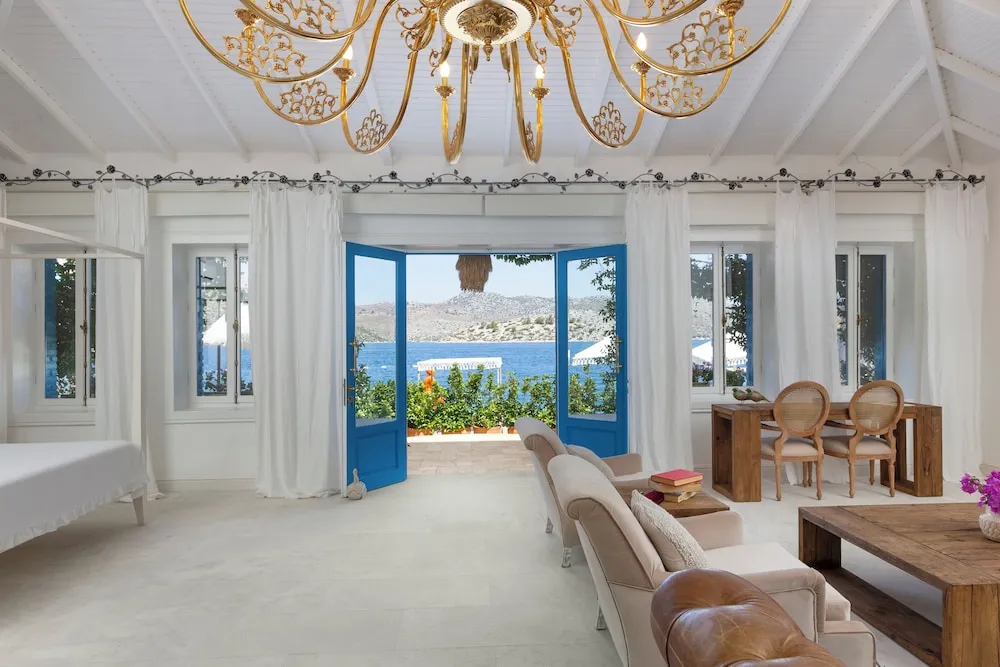 Mediterranean Romance Mansion (Yali)