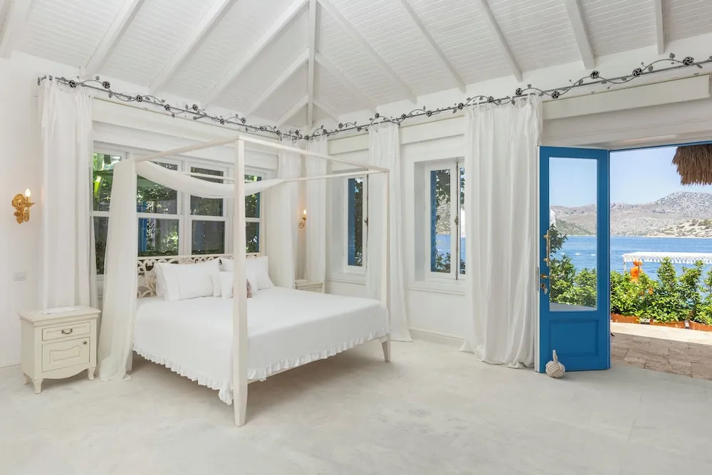 Mediterranean Romance Mansion (Yali)