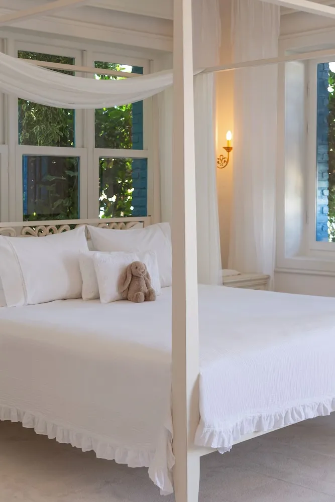 Mediterranean Romance Mansion (Yali)