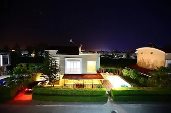 Paradise Town Villa Royal