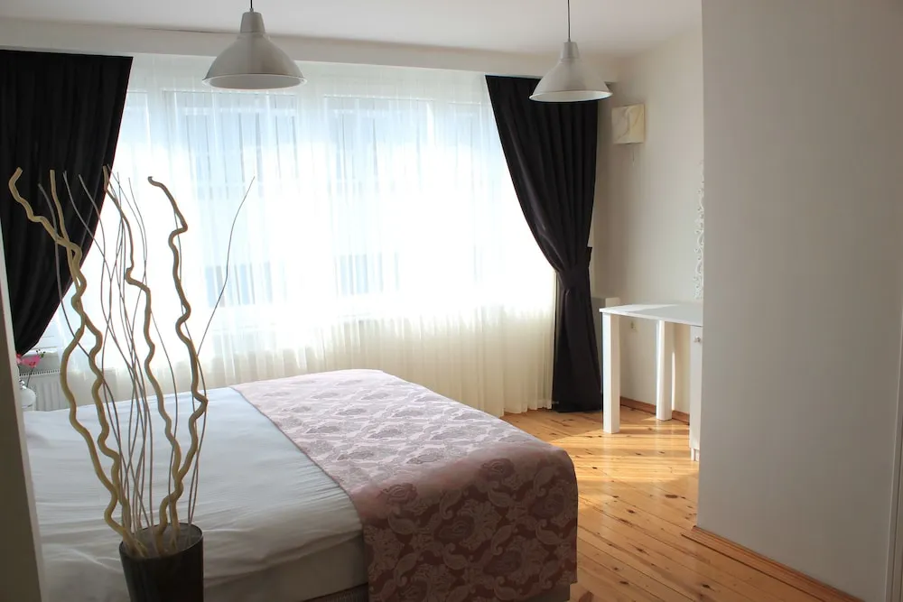 Üç Kişilik Oda, Şehir Manzaralı