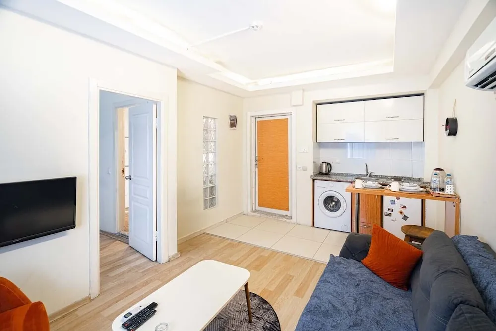 Standard Oda, 1 Çift Kişilik Yatak ve Çekyat, Sigara İçilebilir, Küçük Mutfak