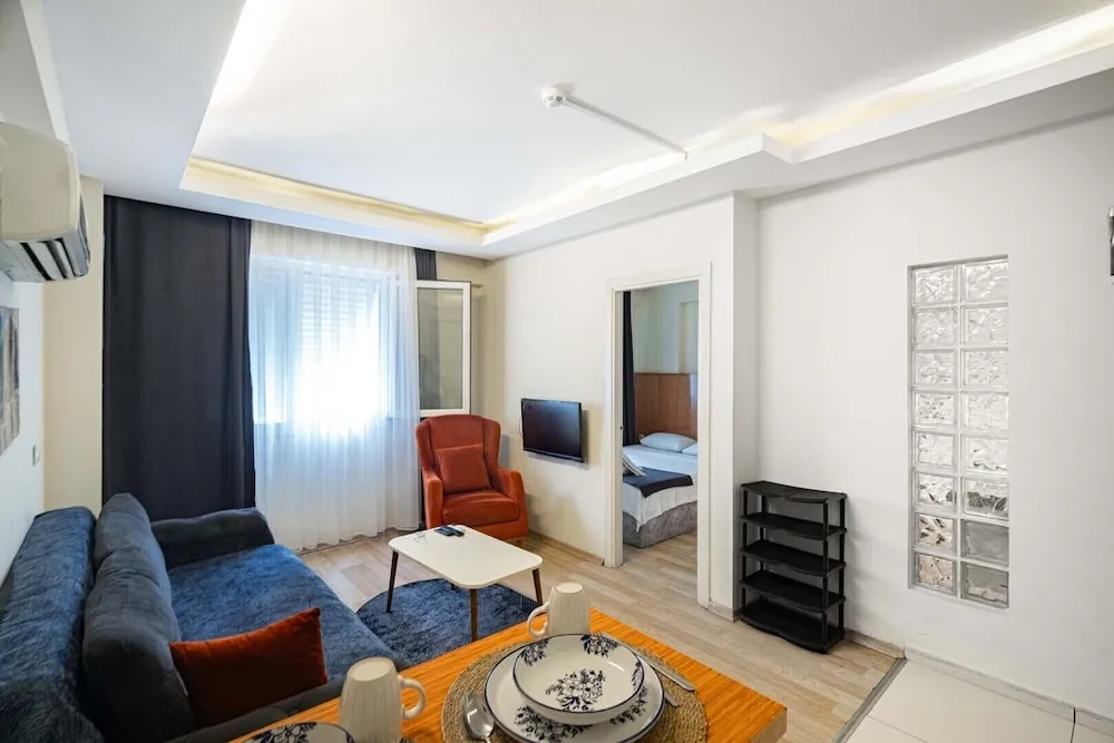 Standard Oda, 1 Çift Kişilik Yatak ve Çekyat, Sigara İçilebilir, Küçük Mutfak