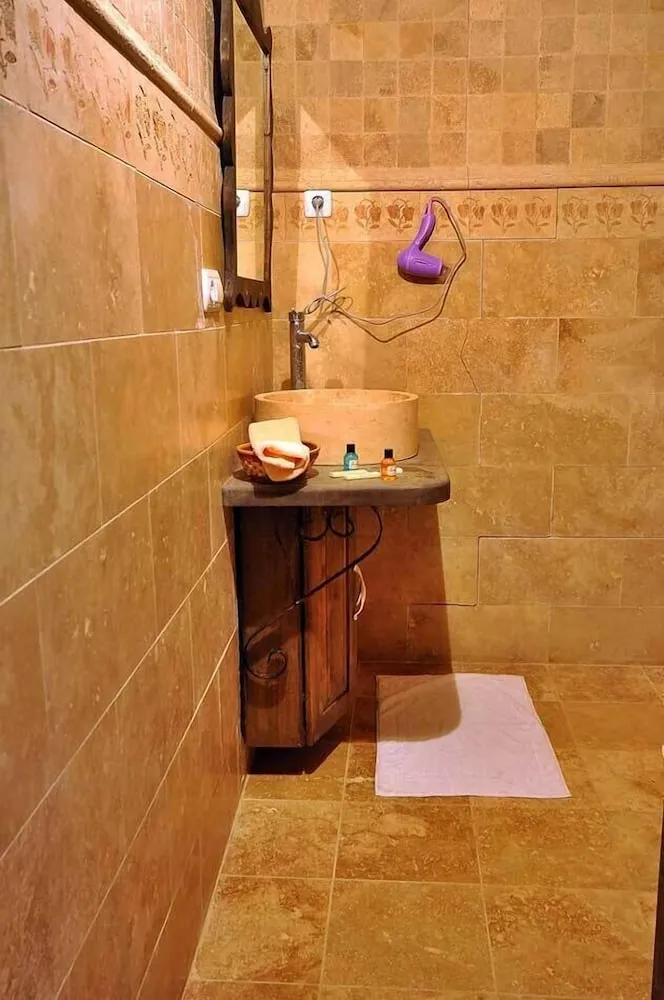 Deluxe Dört Kişilik Oda, 1 Yatak Odası, Sigara İçilmez, Avlu Manzaralı