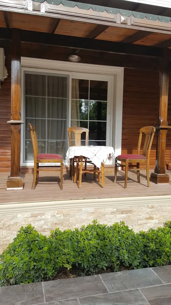 Deluxe Üç Kişilik Oda, Bahçe Manzaralı