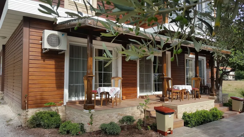 Deluxe Üç Kişilik Oda, Bahçe Manzaralı