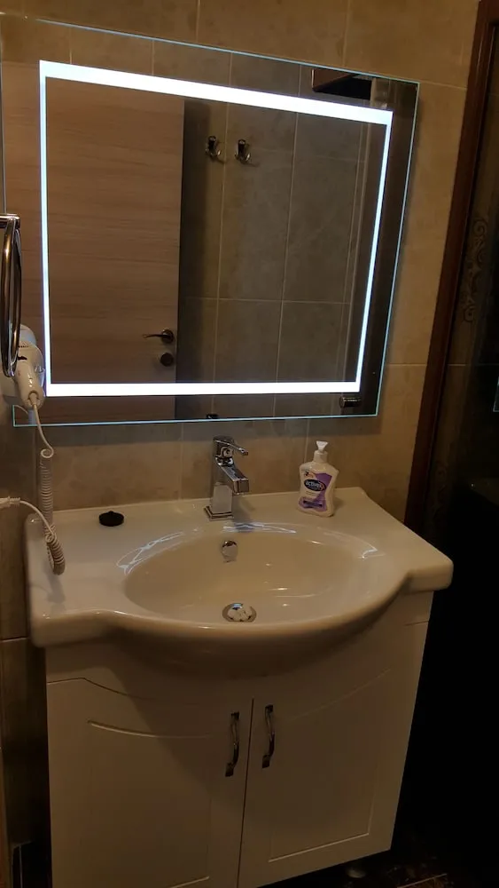 Deluxe Üç Kişilik Oda, Bahçe Manzaralı