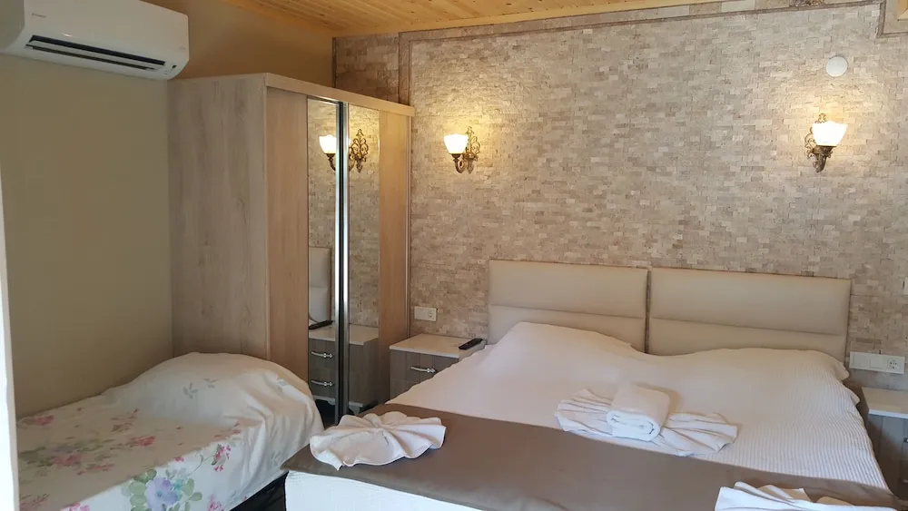 Deluxe Üç Kişilik Oda, Bahçe Manzaralı