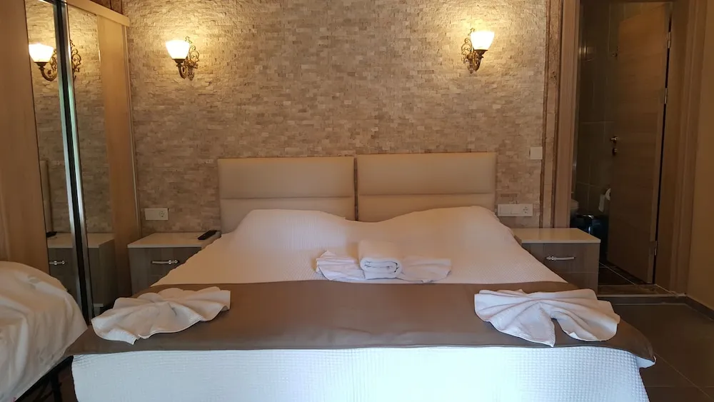 Deluxe Üç Kişilik Oda, Bahçe Manzaralı