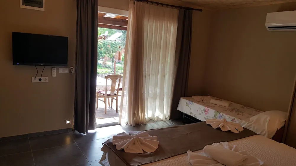Deluxe Üç Kişilik Oda, Bahçe Manzaralı