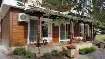 Mavi Yengec Bungalows and Hotel