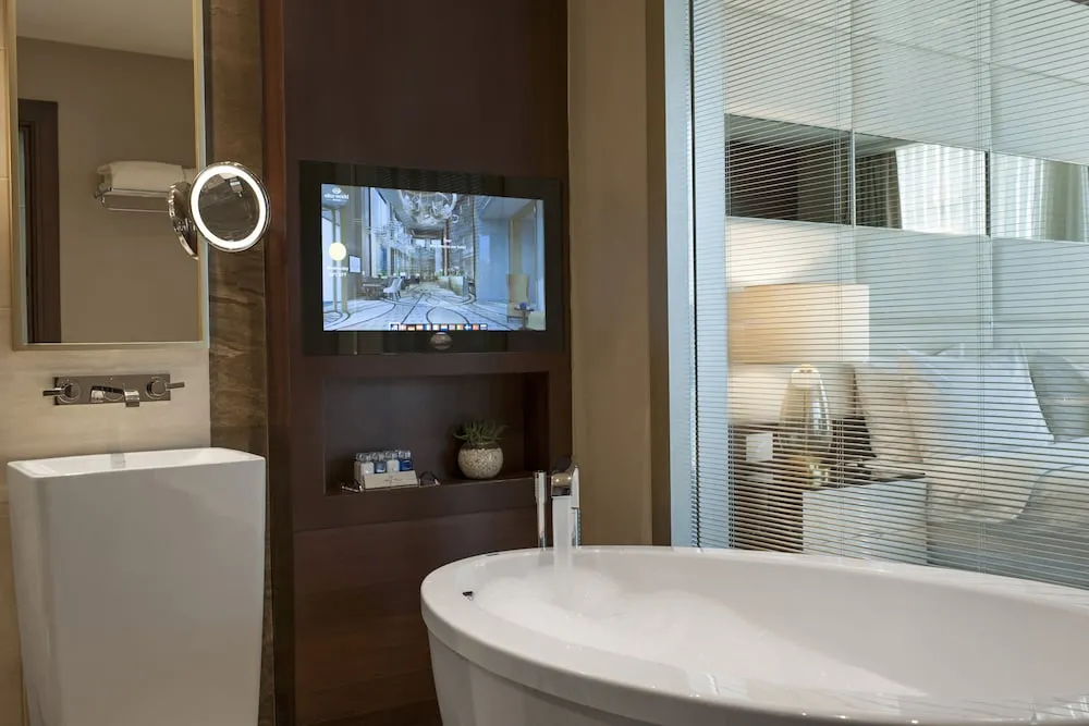 Suite With 2 Single Beds