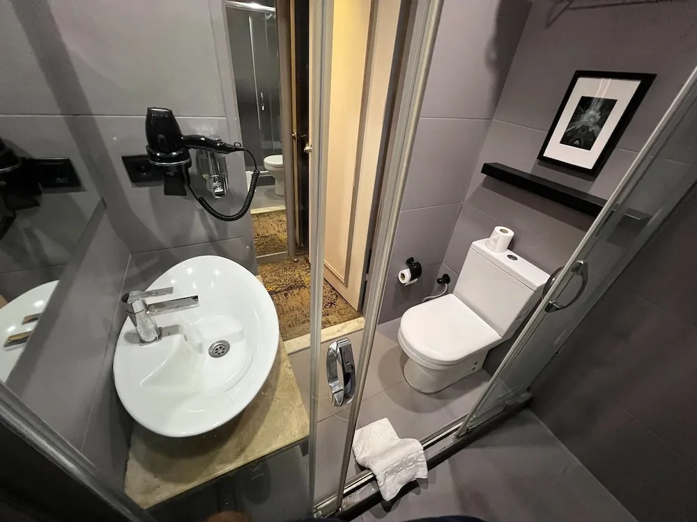 Standard Tek Büyük veya İki Ayrı Yataklı Oda