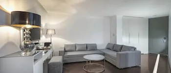 Nirvana Cosmopolitan