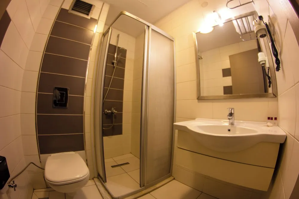 Comfort Büyük Yataklı Tek Kişilik Oda