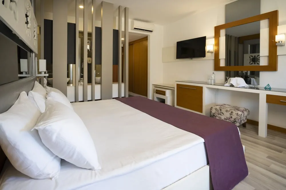 Standard Room, Land View