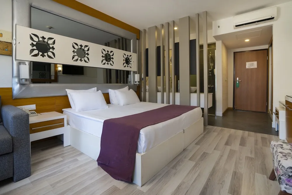 Standard Room, Land View