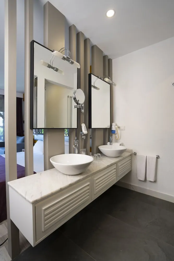 Standard Room, Land View