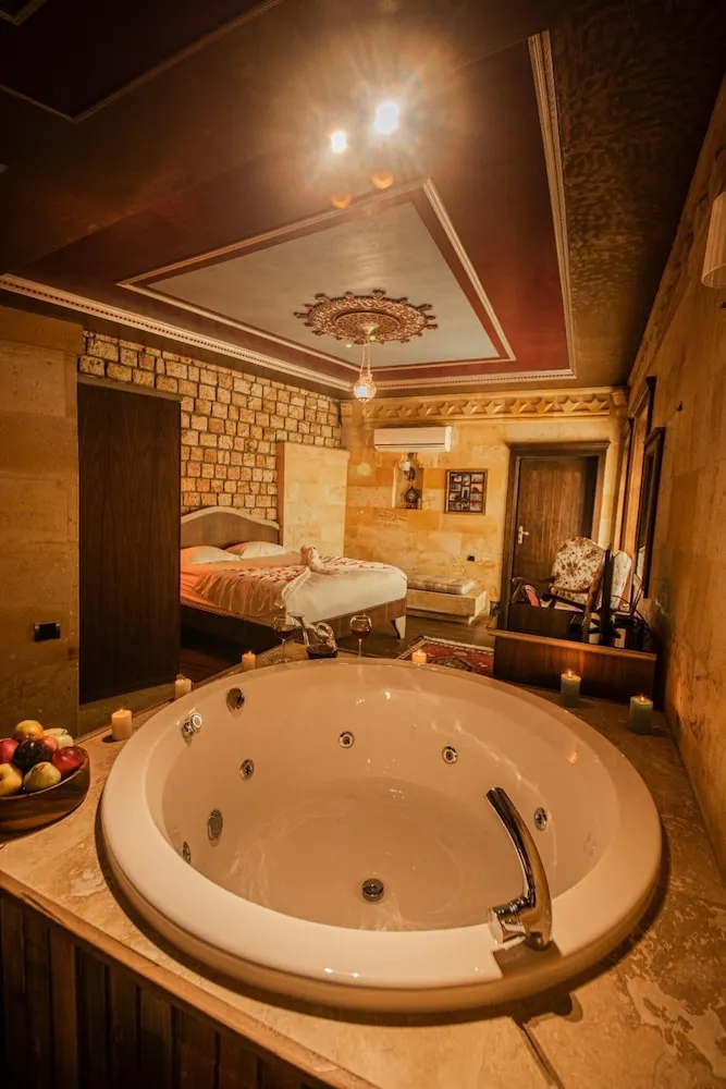 Junior Oda, 1 En Büyük (King) Boy Yatak, Sıcak Su Küveti