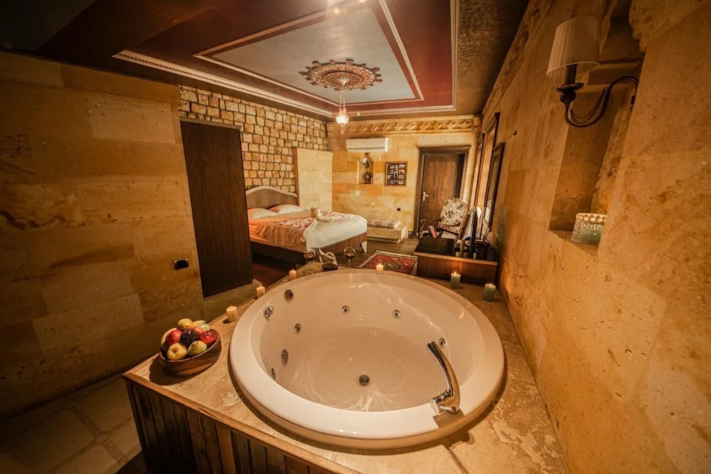 Junior Oda, 1 En Büyük (King) Boy Yatak, Sıcak Su Küveti