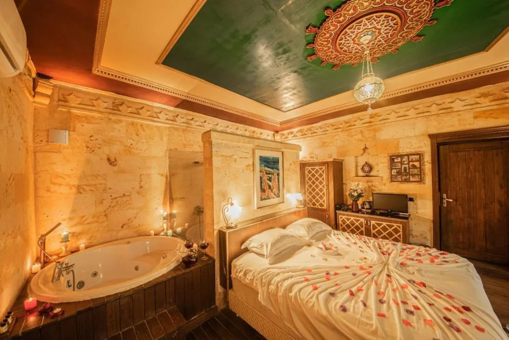 Junior Oda, 1 En Büyük (King) Boy Yatak, Sıcak Su Küveti