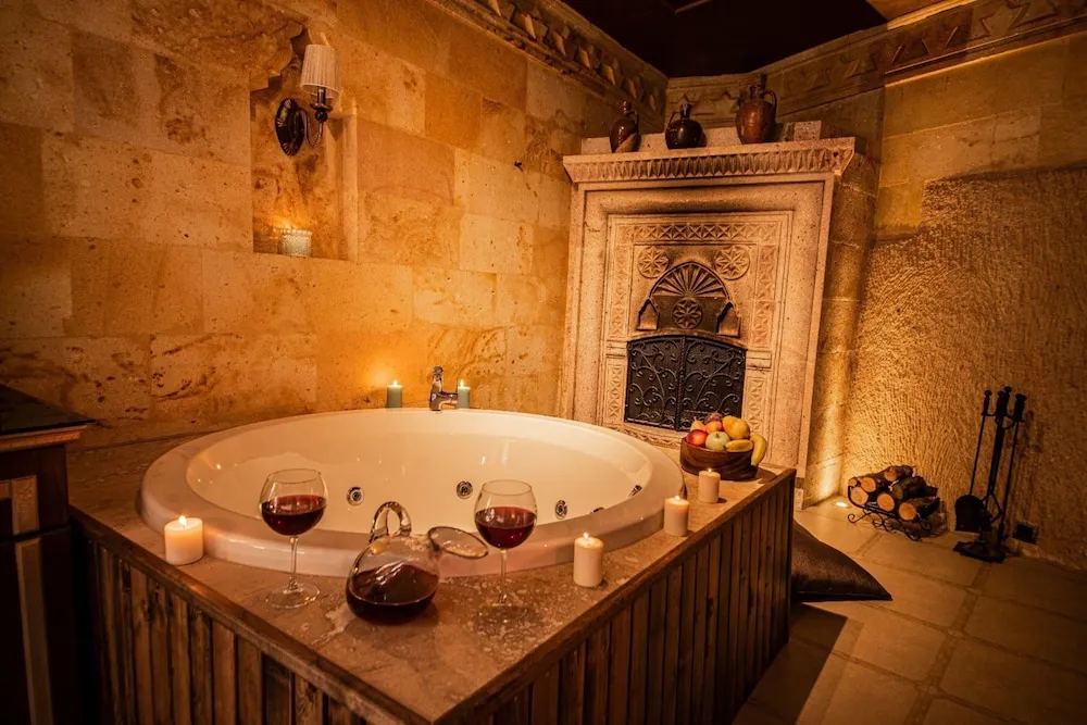 Junior Oda, 1 En Büyük (King) Boy Yatak, Sıcak Su Küveti