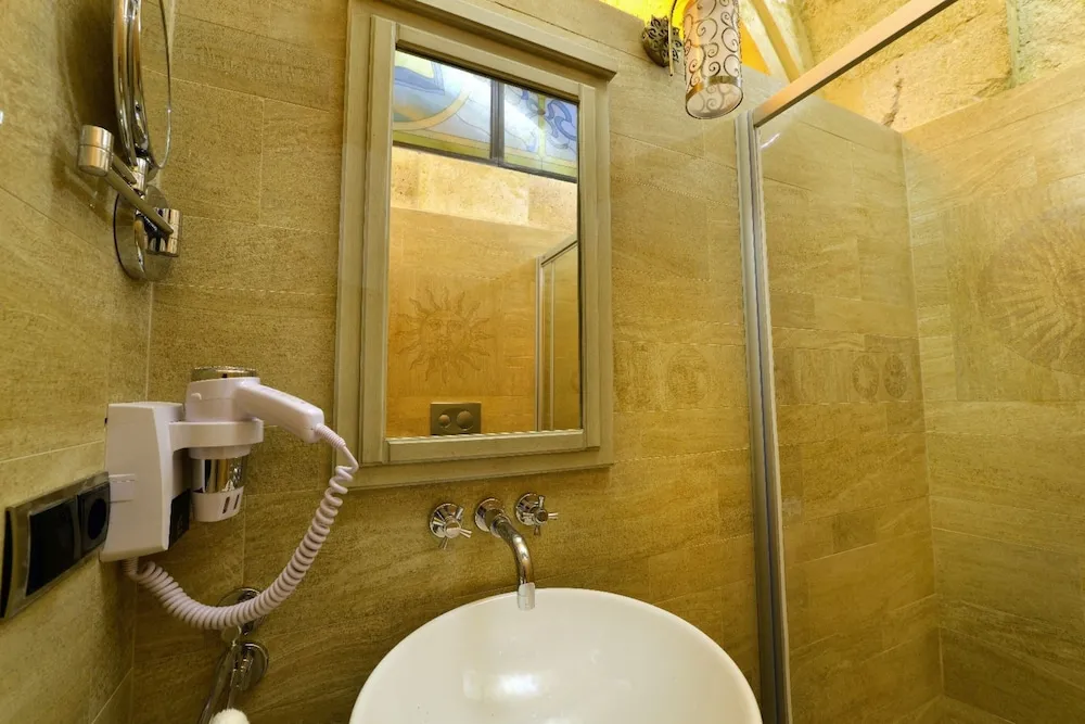 Deluxe Oda, 1 En Büyük (King) Boy Yatak