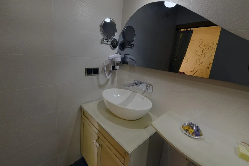 Deluxe Oda, 1 En Büyük (King) Boy Yatak