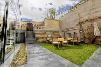Sunak Cave Hotel